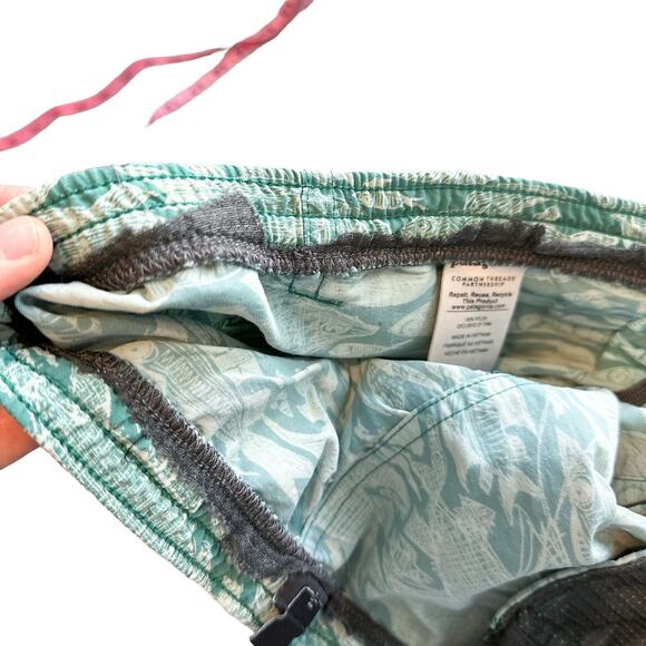 Patagonia 5" Baggies Shorts Sketchy Fish Gem Green Medium (L / XL Fit: See Note) - Picture 14 of 14